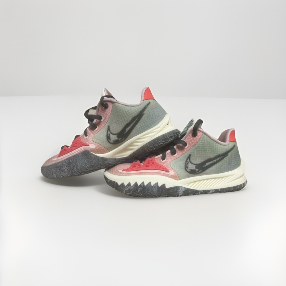 Kyrie Sneakers NIKE